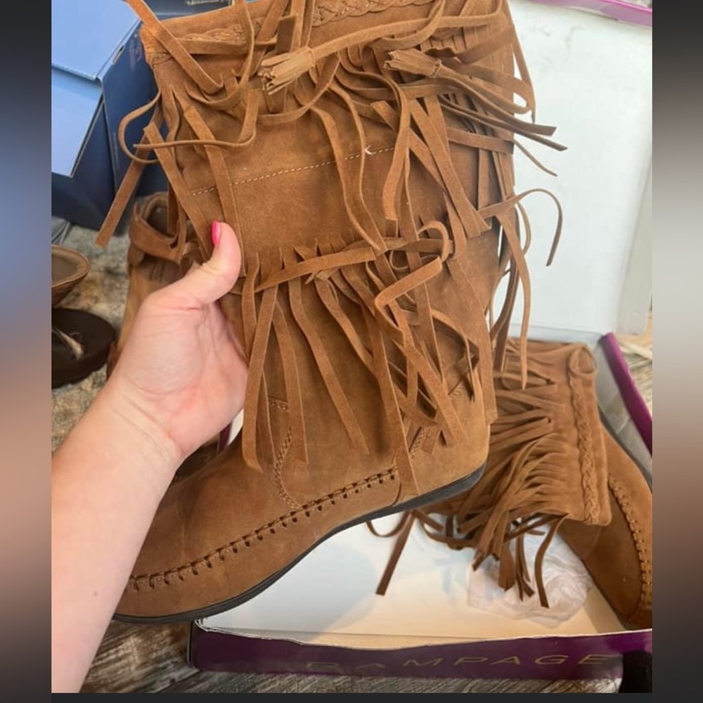 Tasseled boots!
